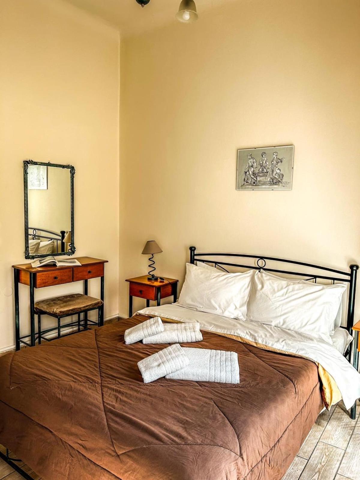 Central 9 Rooms Ermupoli Pokój zdjęcie
