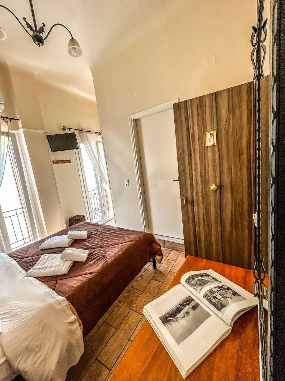 Central 9 Rooms Ermupoli Pokój zdjęcie