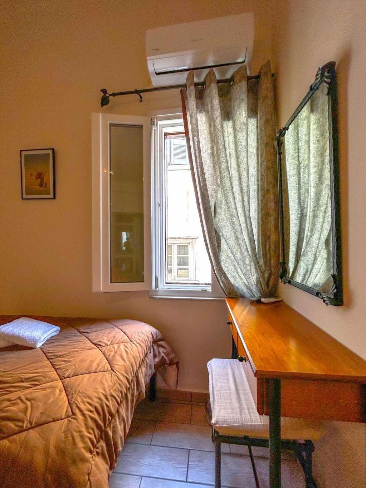 Central 9 Rooms Ermupoli Pokój zdjęcie