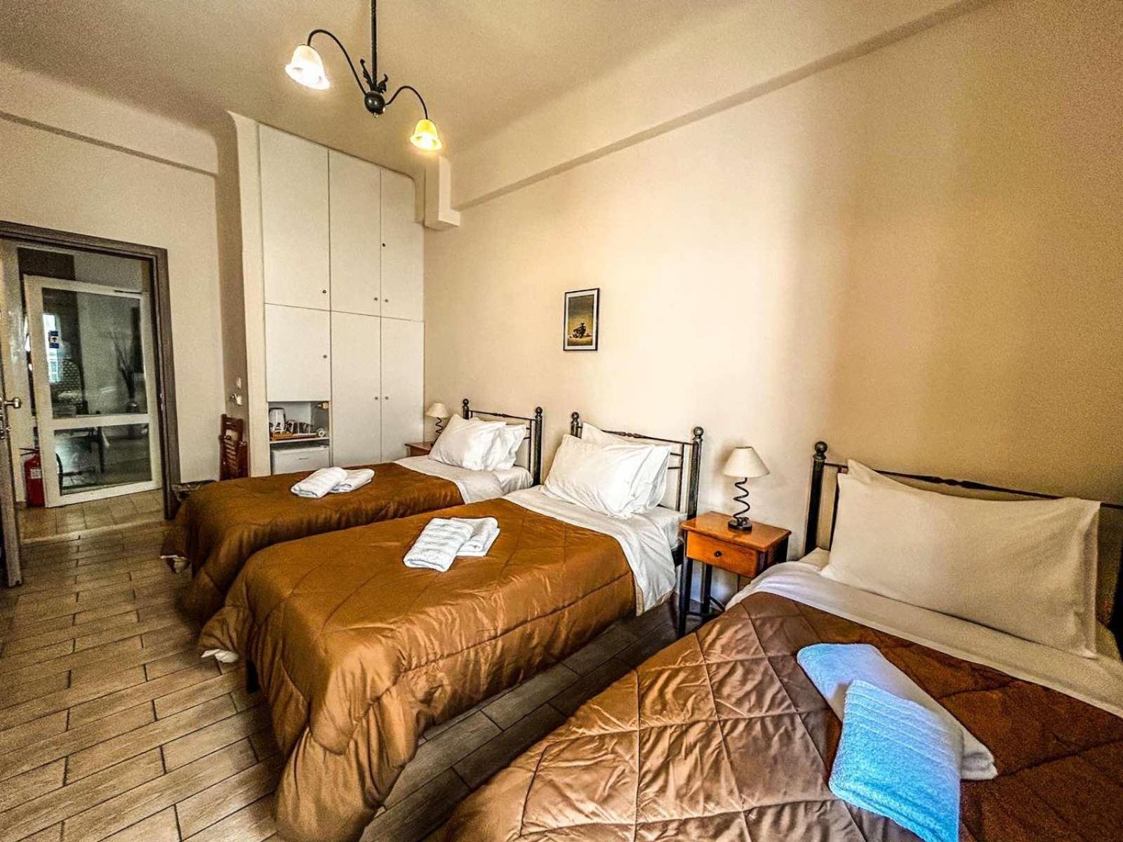 Central 9 Rooms Ermupoli Pokój zdjęcie